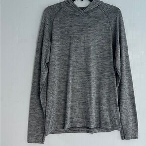 Lululemon Metal Vent Tech Pullover Hoodie. Size M
Slate